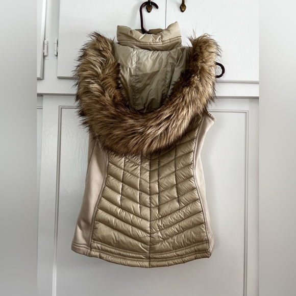 Michael Kors Women’s Fuax-Fur-TrimHooded Puffer Vest XXS - Picture 3 of 5